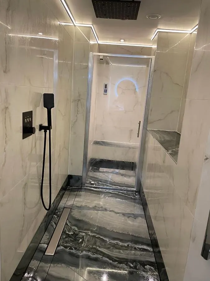 Luxury Apartment Edinburgh Centre With Steam Room